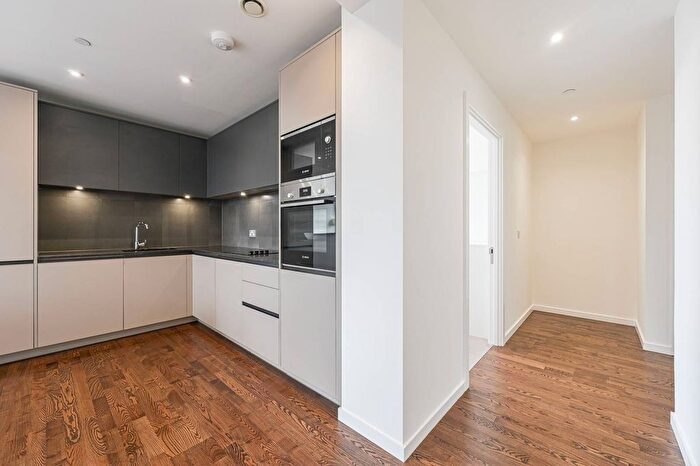 2 Bedroom Flat For Sale In Waterline Way, Deptford, London, SE8