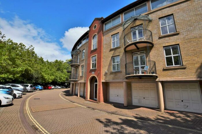 2 Bedroom Flat To Rent In Alcantara Crescent, Southampton, SO14