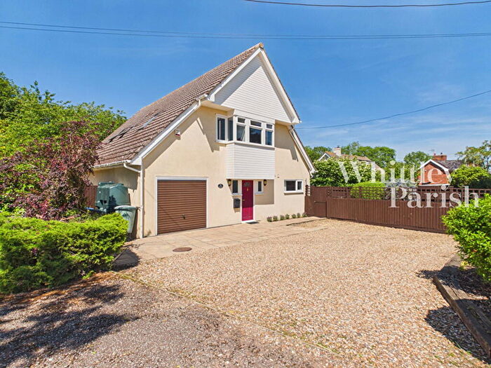 4 Bedroom Detached House For Sale In Harleston Road, Weybread, IP21
