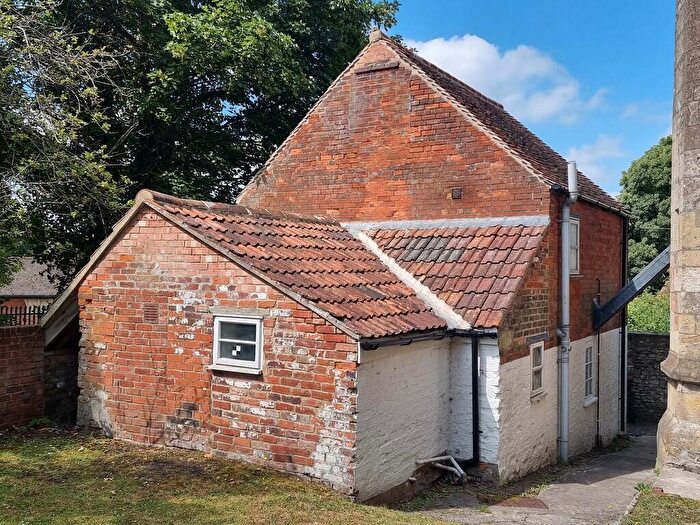 2 Bedroom Cottage To Rent In High Street, Warminster, BA12