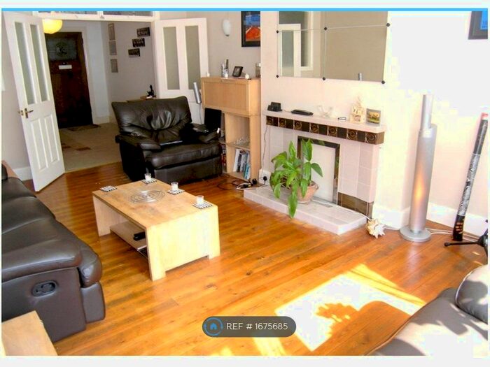 2 Bedroom Flat To Rent In Berkeley Mansions, Bournemouth, BH1