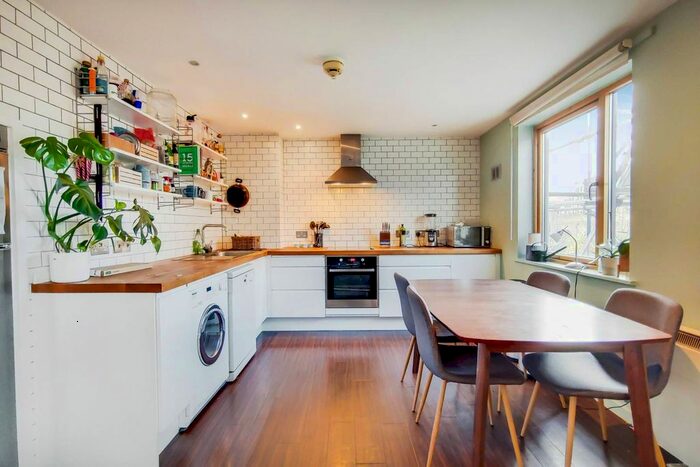 2 Bedroom Flat To Rent In Cremer Street, Shoreditch, London, E2