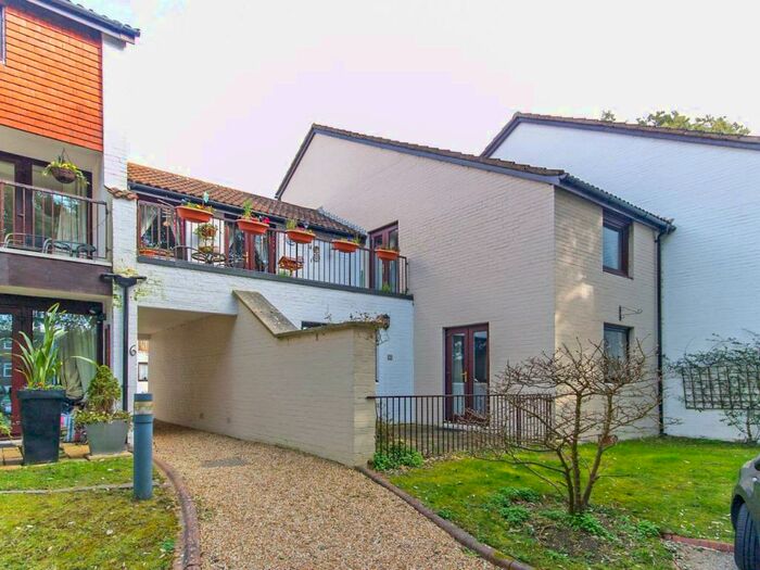 1 Bedroom Flat To Rent In Shelley Hamlets, Lymington Road, Highcliffe, BH23