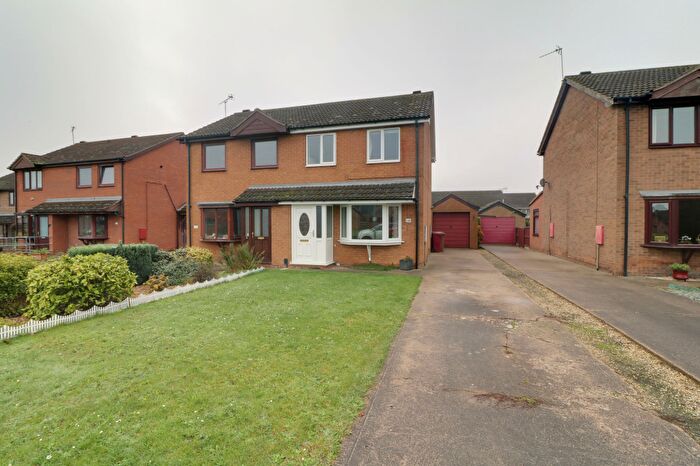 3 Bedroom Semi-Detached House For Sale In Town Hill, Broughton, DN20