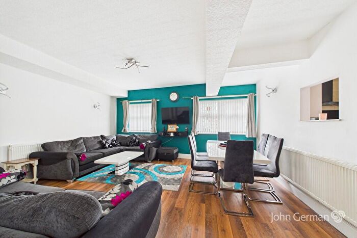 4 Bedroom End Of Terrace House For Sale In Stone Hill Road, Derby, DE23