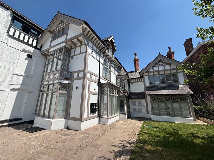 2 Bedroom Flat To Rent In Richmond Road, Bowdon, WA14