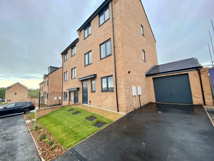 4 Bedroom House To Rent In Magnolia Road, Seacroft, Leeds, LS14
