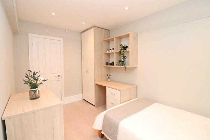 5 Bedroom House To Rent In Spear Road, SO14