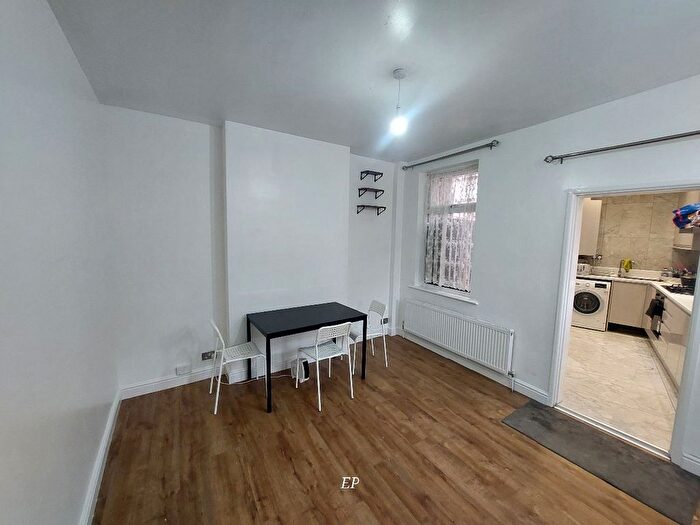 3 Bedroom Terraced House To Rent In Stroud Road, Leicester, LE5