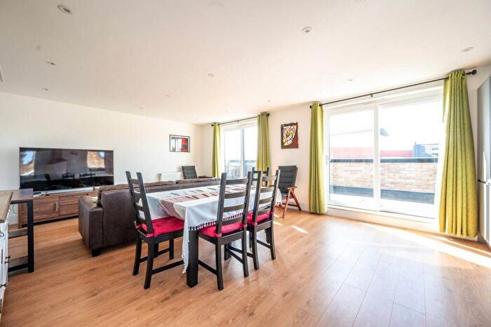 3 Bedroom Flat To Rent In Fifth Avenue, Manor Park, London, E12