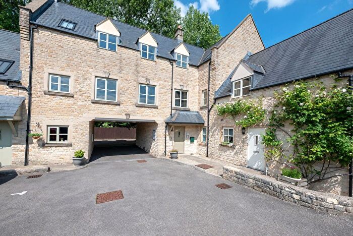 2 Bedroom Flat For Sale In Webbs Court, Northleach, GL54