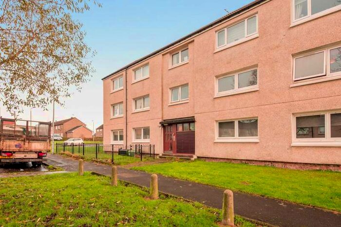 3 Bedroom Flat To Rent In Avon Drive, Linwood, PA3