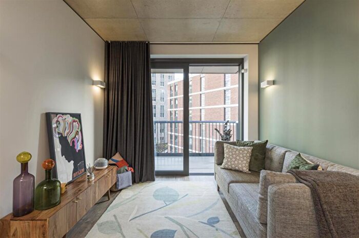 Apartment To Rent In Repton Gardens, Wembley Park, HA9