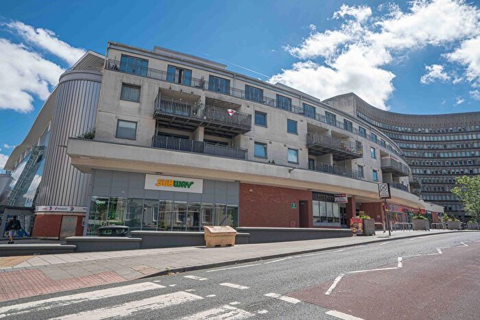 1 Bedroom Flat For Sale In The Red Apartments, Broadway Plaza, B16