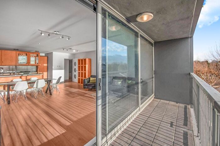 2 Bedroom Flat For Sale In City Harbour, Selsdon Way, E14