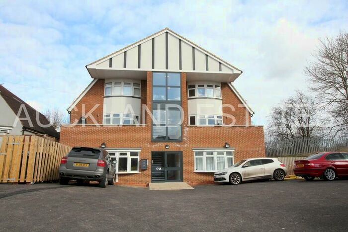 2 Bedroom Apartment To Rent In Mutton Lane, Potters Bar, EN6