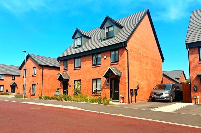 3 Bedroom Semi-Detached House For Sale In Golden Road, Droylsden, Manchester, Greater Manchester, M43