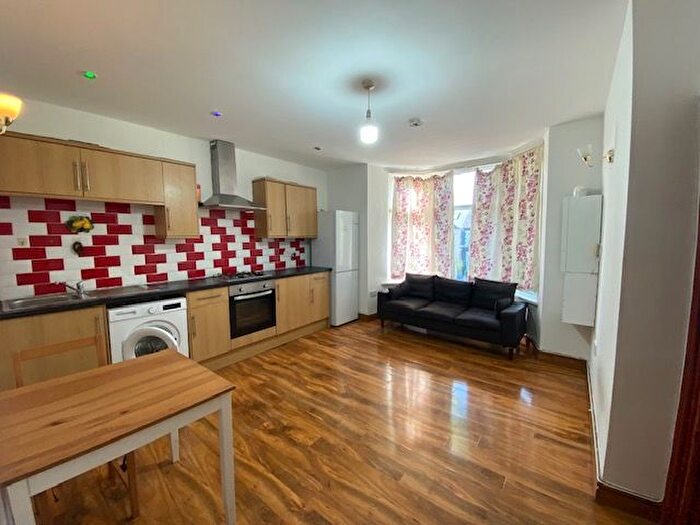 2 Bedroom Flat To Rent In Richmond Road, Cardiff, CF24