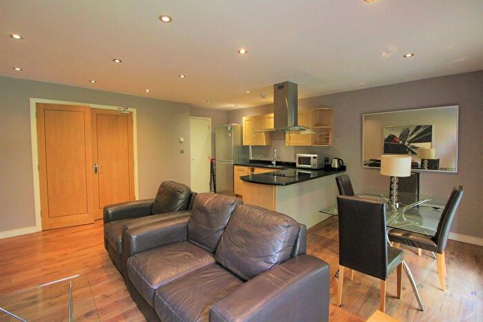 3 Bedroom Flat To Rent In Alpha Grove, London, E14