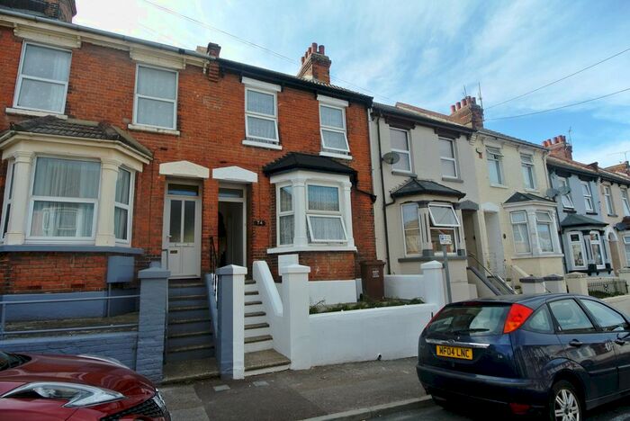 3 Bedroom Terraced House To Rent In Pagitt Street, Chatham, ME4