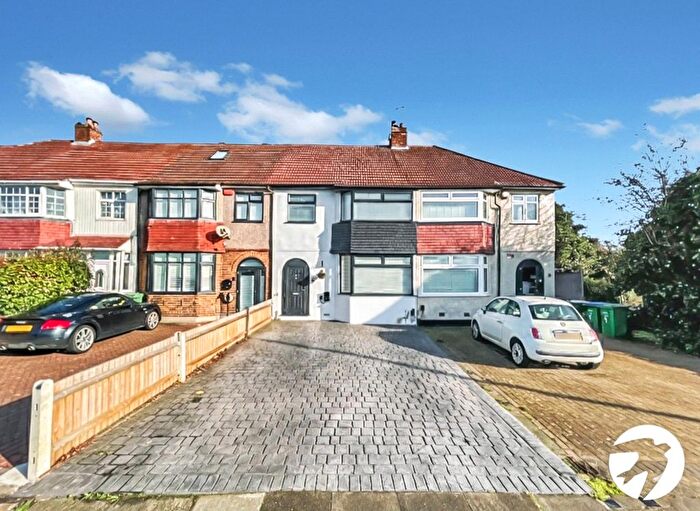 4 Bedroom Terraced House For Sale In Lakeside Close, Sidcup, Kent, DA15