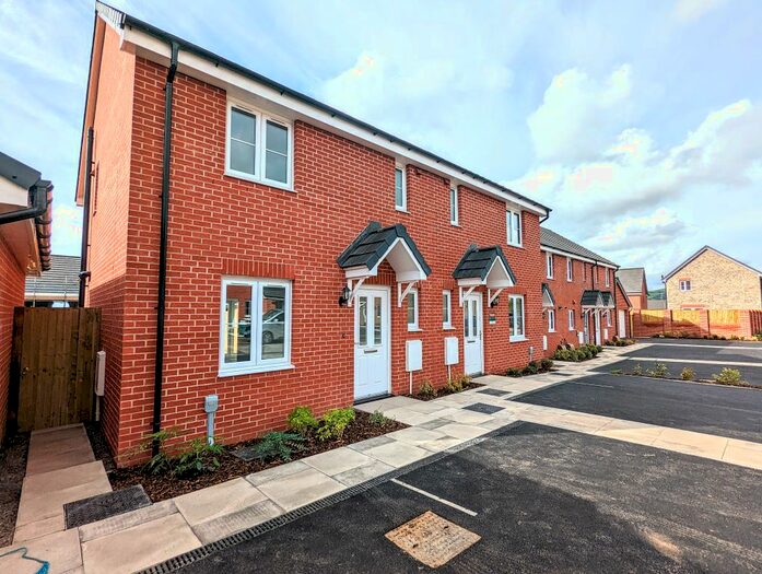 3 Bedroom End Of Terrace House To Rent In Heol Gylfinir, Llanilid, CF72