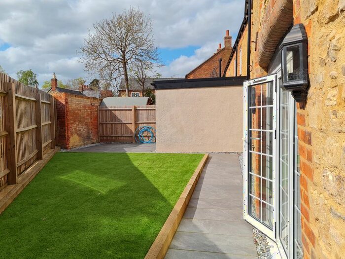 3 Bedroom Cottage To Rent In Brook Lane, Bedford, MK43