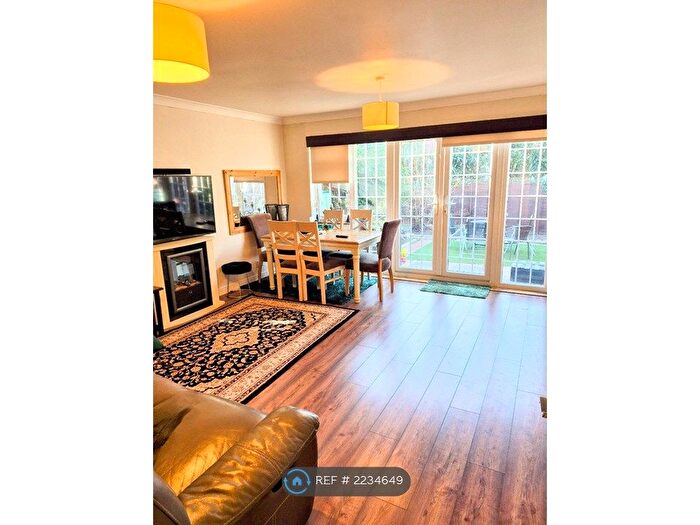 4 Bedroom Terraced House To Rent In Farthings Close, Pinner, HA5