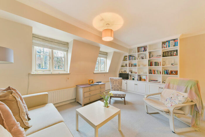 1 Bedroom Flat To Rent In Battersea Square, SW11