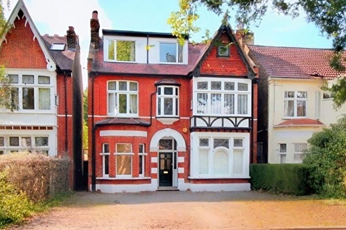 2 Bedroom Flat For Sale In The Avenue, London, W13