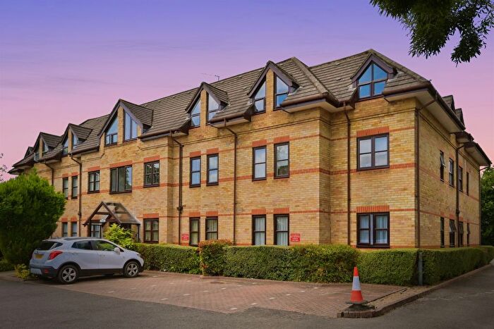 2 Bedroom Flat For Sale In North Orbital Road, Watford, WD25