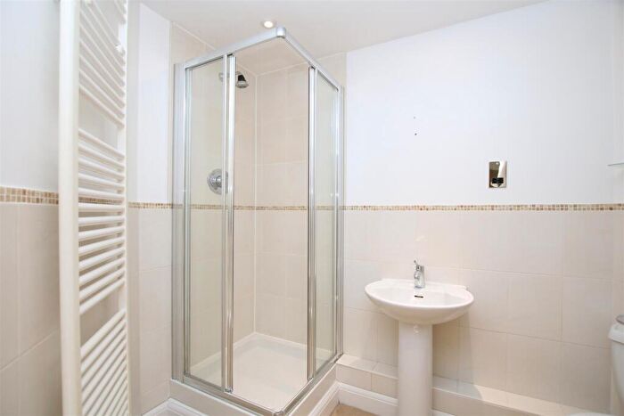 2 Bedroom Apartment To Rent In Pondtail Park, Horsham, RH12
