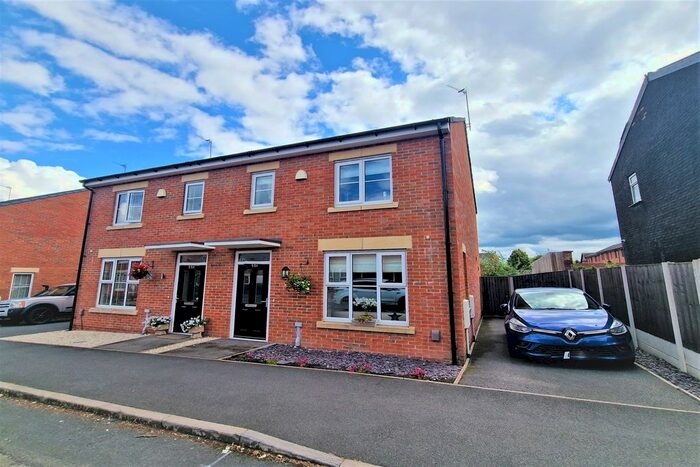 3 Bedroom Semi-Detached House To Rent In Charles Street, Stockport, SK1