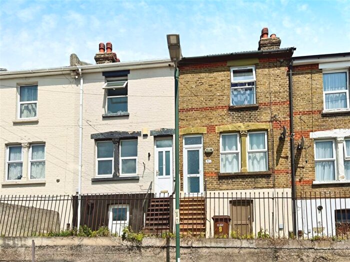 2 Bedroom Terraced House To Rent In Upper Luton Road, Chatham, Kent, ME5
