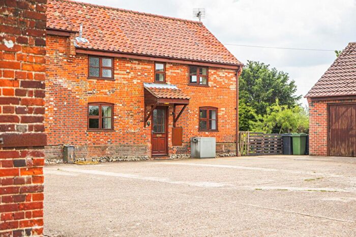 2 Bedroom Semi-Detached House For Sale In Charming Period Cottage In Wramplingham, NR18
