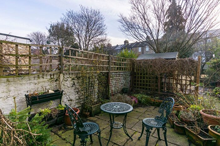 1 Bedroom Flat For Sale In Mayton Street, Holloway, London, N7