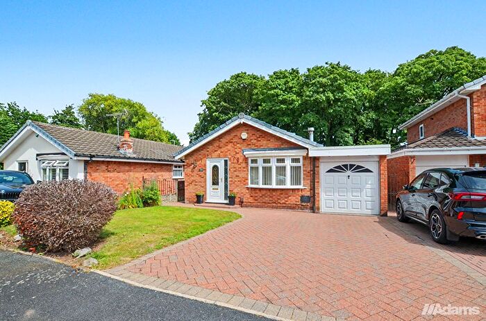 3 Bedroom Bungalow For Sale In Rosemary Avenue, Beechwood, WA7