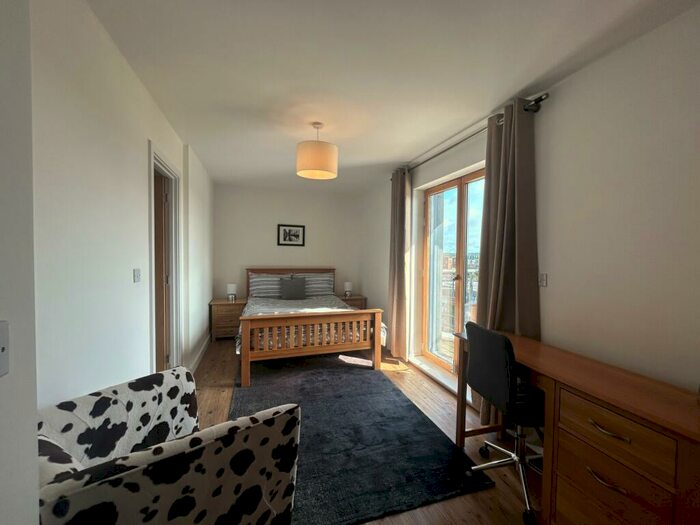 2 Bedroom Apartment To Rent In , Watlington Street, Reading, Berkshire, RG1
