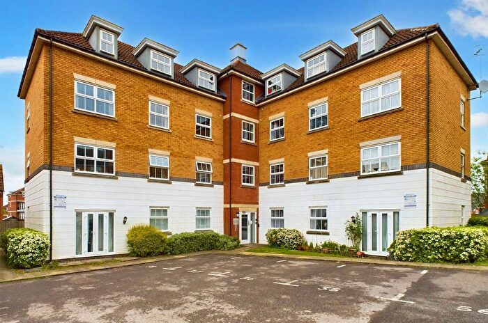 2 Bedroom Flat For Sale In Rawlinson Road, Maidenbower, RH10