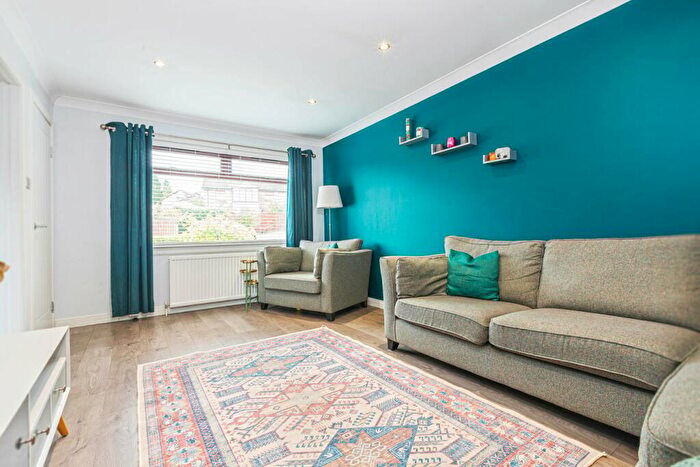 2 Bedroom Detached Bungalow For Sale In Dewars Avenue, Kelty, KY4