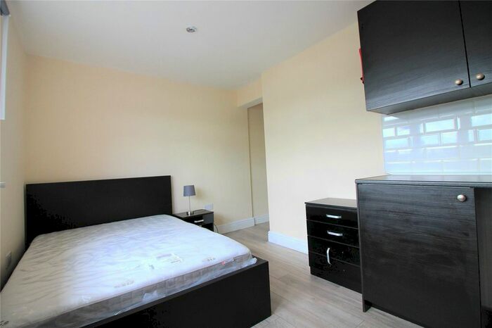 1 Bedroom Studio To Rent In Bideford Avenue, Perivale, Greenford, UB6