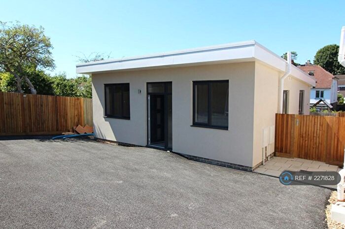 3 Bedroom Detached House To Rent In Carden Avenue, Brighton, BN1