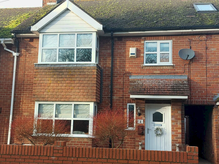 3 Bedroom Terraced House To Rent In Church Mount, Hull, Yorkshire, HU11