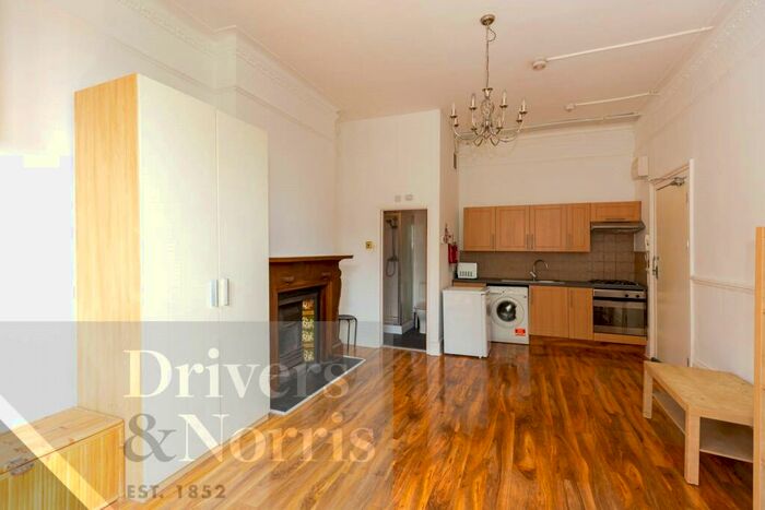Apartment To Rent In Holloway Road, Archway, London, N19