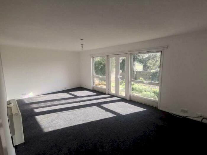 3 Bedroom Flat To Rent In Picketts Lock Lane, Edmonton, N9