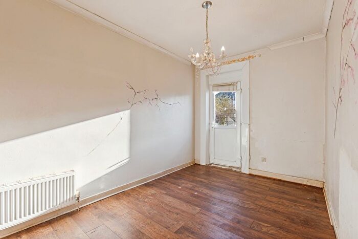 2 Bedroom Flat For Sale In Grangeburn Road, Grangemouth, FK3