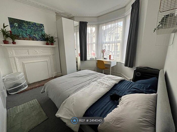5 Bedroom Semi-Detached House To Rent In Woodcote Road, Southampton, SO17