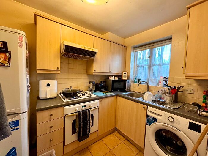 2 Bedroom Flat To Rent In Napier Court, Somertrees Avenue, London, SE12