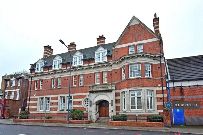 2 Bedroom Flat To Rent In Lee High Road, London, SE12