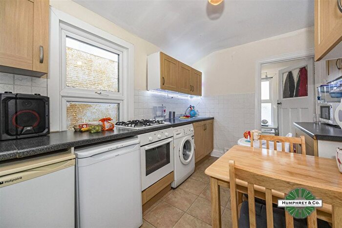 1 Bedroom Flat To Rent In Hoe Street, London, E17